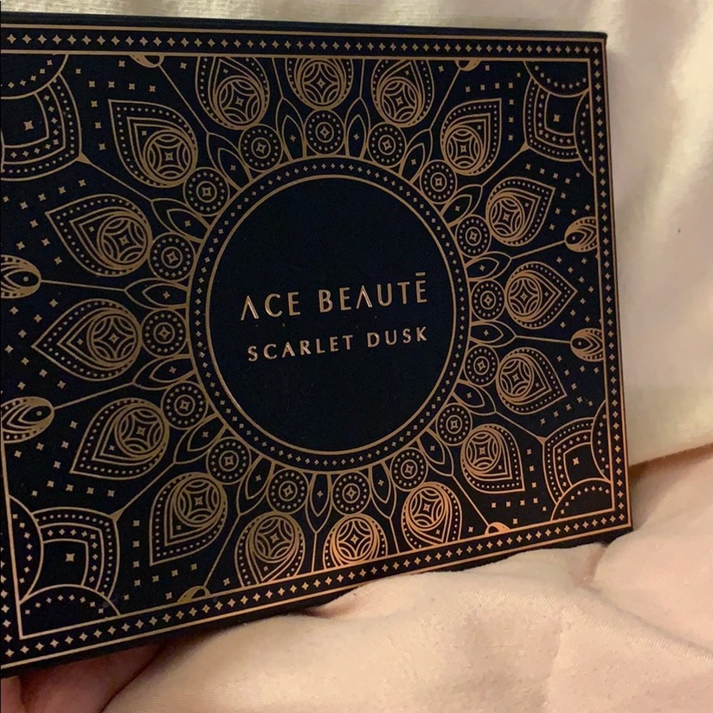 ACE BEAUTĒ Scarlet Dusk Palette